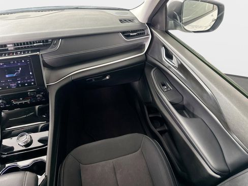 Used 2023 Jeep Grand Cherokee L Laredo image 29