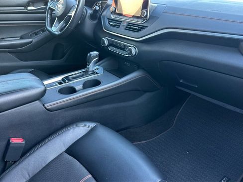 Used 2022 Nissan Altima 2.5 SR w/ Midnight Edition Package image 18