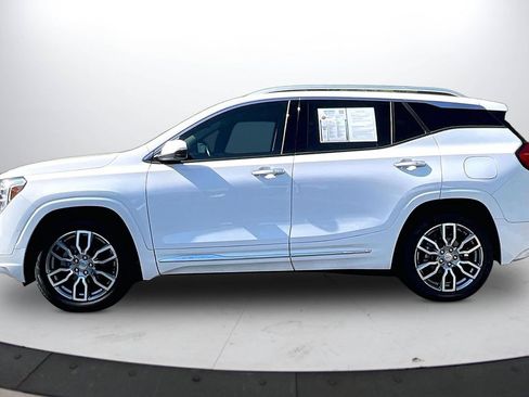 Used 2022 GMC Terrain Denali w/ Denali Premium Package AWD/4WD image 5