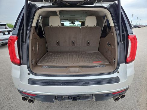 Used 2021 GMC Yukon XL Denali AWD/4WD image 16