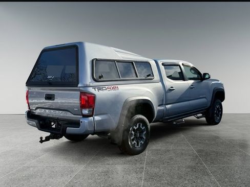 Used 2017 Toyota Tacoma TRD Off-Road image 5