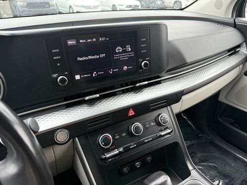 Used 2024 Kia Carnival LX image 16