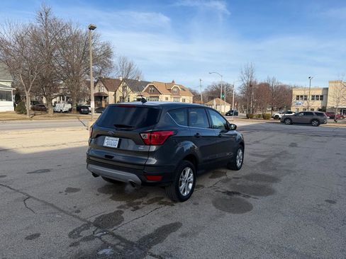 Used 2019 Ford Escape SE image 6