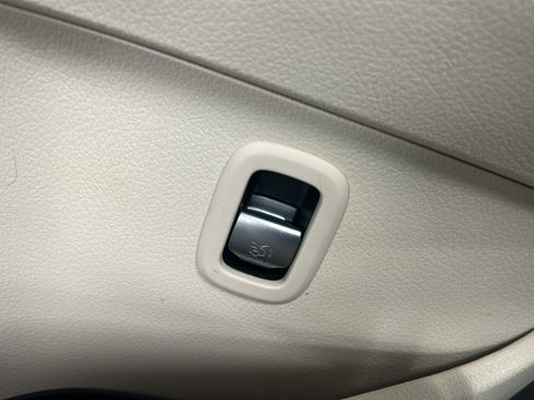 Used 2022 Mercedes-Benz C 300 Sedan image 15