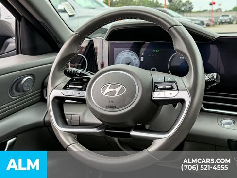 Used 2025 Hyundai Elantra SEL FWD image 16