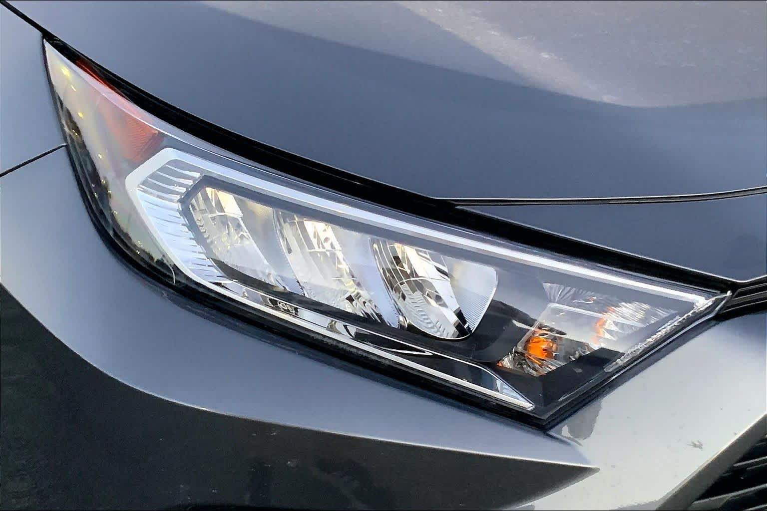 Used 2021 Toyota RAV4 XLE w/ Convenience Package FWD image 24