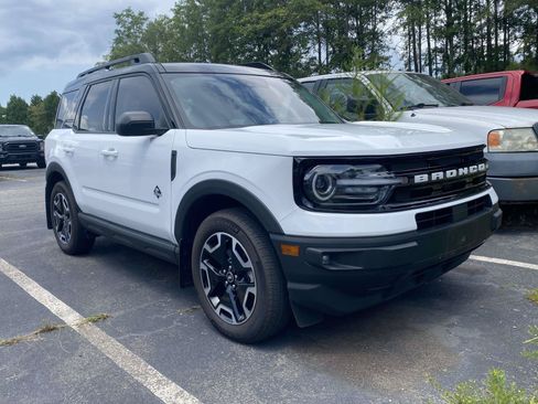 Used 2022 Ford Bronco Sport Outer Banks w/ Tech Package AWD/4WD image 2
