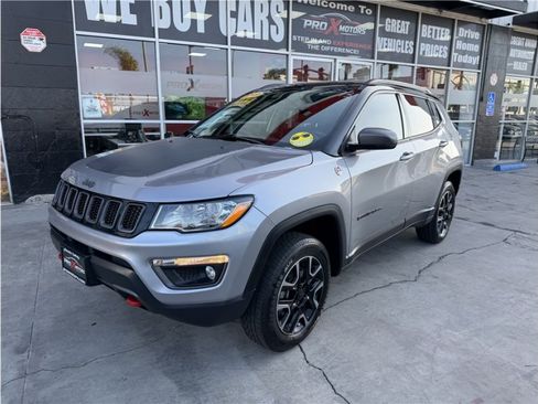 Used 2019 Jeep Compass Trailhawk w/ Leather Interior Group AWD/4WD image 3