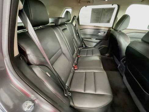 Used 2023 Nissan Rogue SV w/ SV Premium Package FWD image 28