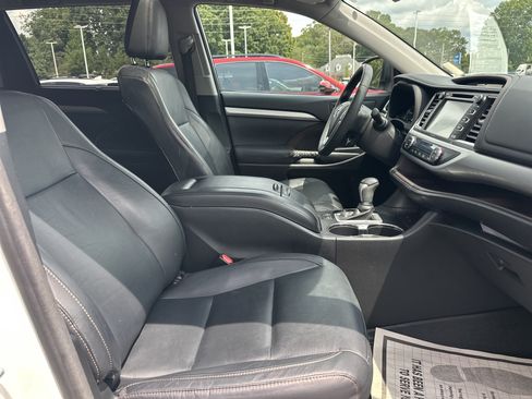 Used 2015 Toyota Highlander XLE FWD image 14
