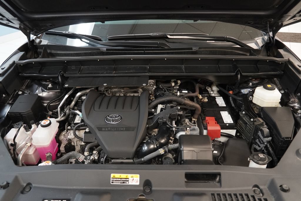 Used 2024 Toyota Highlander XLE AWD/4WD image 18