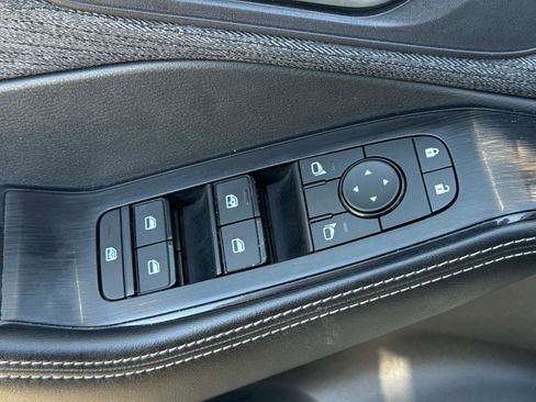 Used 2023 Nissan Rogue SV image 19