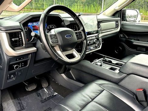 Used 2024 Ford Expedition XLT RWD image 13
