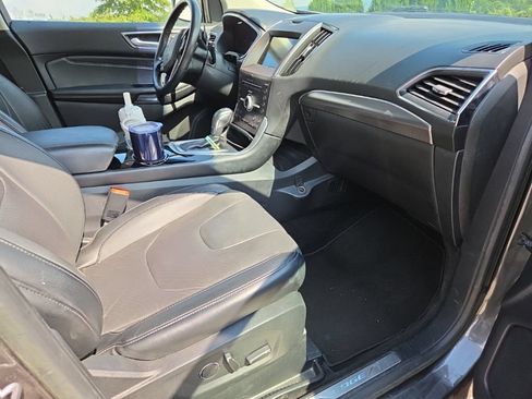 Used 2018 Ford Edge Titanium w/ Equipment Group 301A FWD image 12