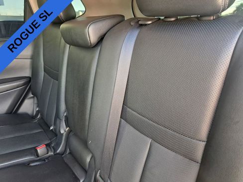 Used 2017 Nissan Rogue SL image 22
