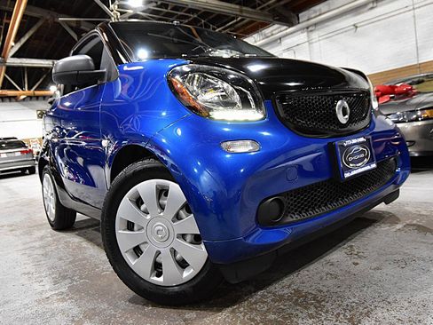 Used 2016 smart fortwo pure RWD image 36
