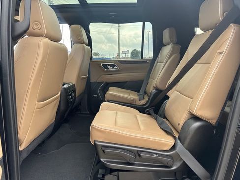 Used 2021 Chevrolet Suburban Premier w/ Premium Package image 16