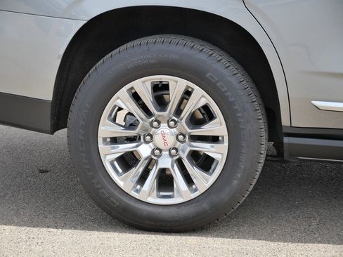 Used 2025 GMC Yukon Denali w/ Sun & Power Step Package image 15