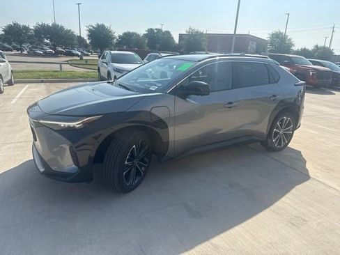 Used 2024 Toyota bZ4X AWD w/ Weather Package image 7