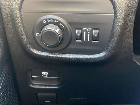 Certified 2025 Jeep Grand Cherokee Altitude image 29