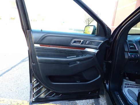 Used 2016 Ford Explorer Platinum image 19