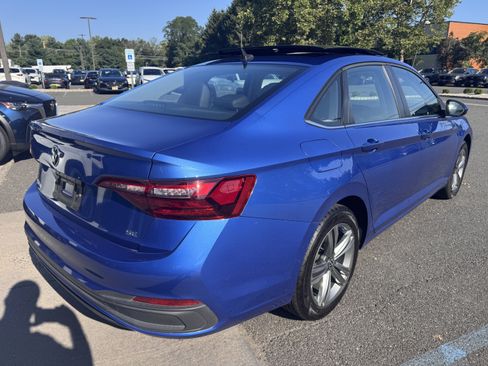 Used 2022 Volkswagen Jetta SE FWD image 12