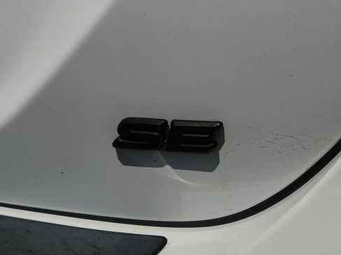 Used 2022 Toyota Camry SE FWD image 9