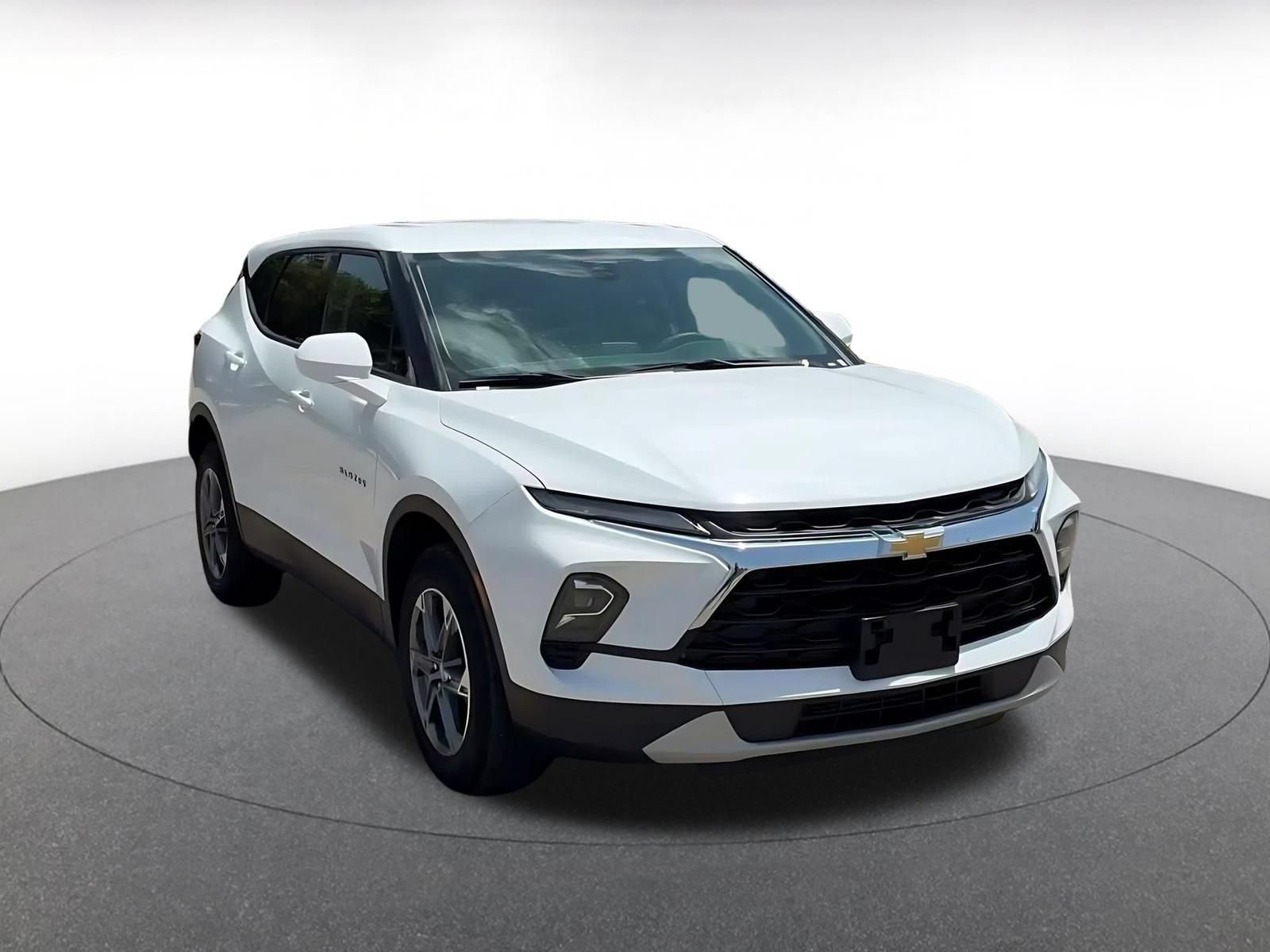 Used 2025 Chevrolet Blazer LT FWD image 3