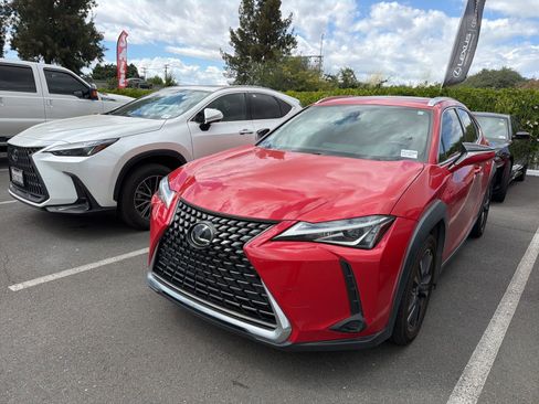 Used 2019 Lexus UX 200 w/ Accessory Package FWD image 3