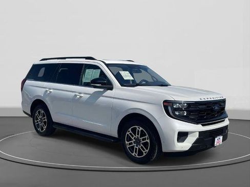 Certified 2025 Ford Expedition Active AWD/4WD image 4