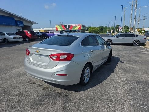 Used 2017 Chevrolet Cruze LT w/ LT Convenience Package FWD image 5