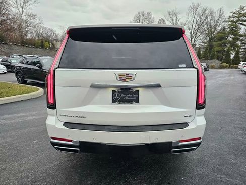 Used 2025 Cadillac Escalade Premium Luxury w/ Touring Package image 11