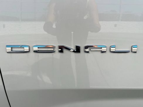 Used 2021 GMC Yukon Denali RWD image 6