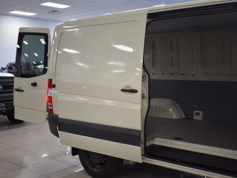 Used 2017 Mercedes-Benz Sprinter 2500 image 44