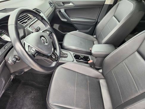 Used 2019 Volkswagen Tiguan SE w/ Panoramic Sunroof Package image 13