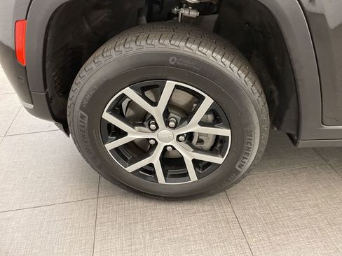 Certified 2024 Jeep Grand Cherokee L Limited w/ Luxury Tech Group II image 12