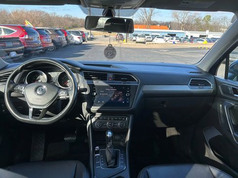 Used 2019 Volkswagen Tiguan SE w/ Panoramic Sunroof Package image 29