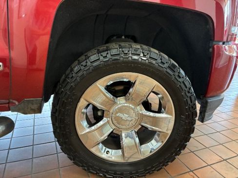 Used 2018 Chevrolet Silverado 1500 LTZ Z71 w/ LTZ Plus Package AWD/4WD image 32