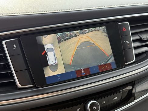 Used 2018 Buick Enclave Essence image 21