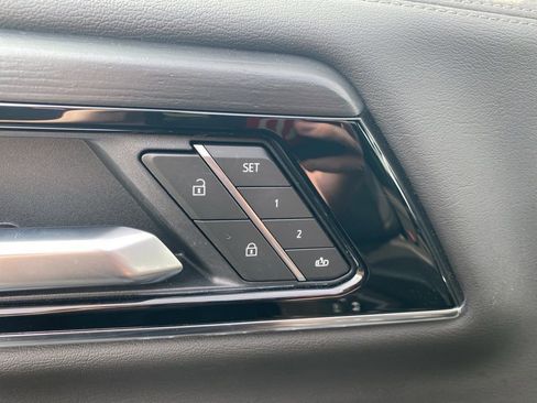 Used 2026 GMC Yukon Denali w/ Advanced Technology Package image 11