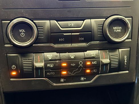 Used 2019 Ford Explorer XLT w/ Equipment Group 201A image 10