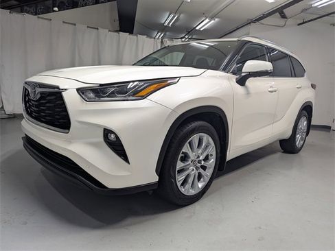 Used 2021 Toyota Highlander Limited image 5