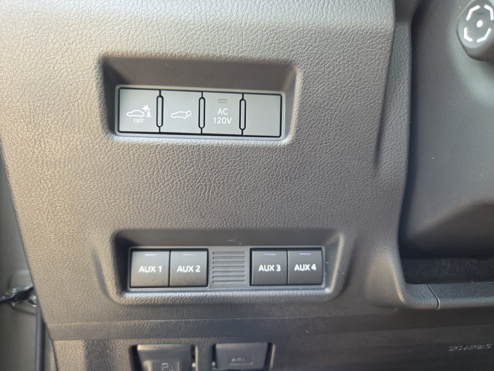 Used 2025 Lexus GX 550 w/ Accessory Package (32) AWD/4WD image 31