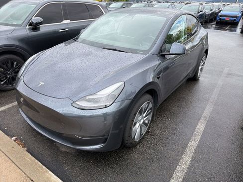 Used 2023 Tesla Model Y Long Range AWD/4WD image 2