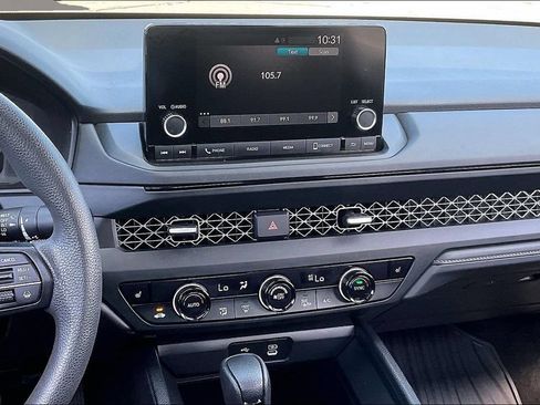 Certified 2025 Honda Accord SE image 9