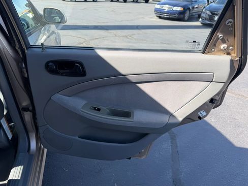 Used 2006 Suzuki Forenza Wagon FWD image 16