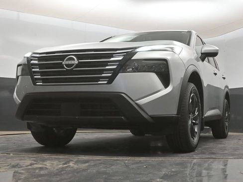 Certified 2025 Nissan Rogue SV image 15