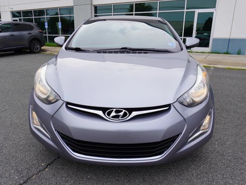 Used 2015 Hyundai Elantra SE w/ Option Group 02 FWD image 2
