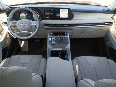 Used 2024 Hyundai Palisade Calligraphy image 2