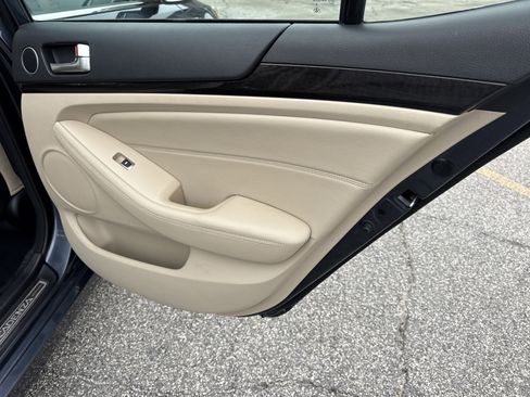 Used 2015 Kia Cadenza Premium image 16